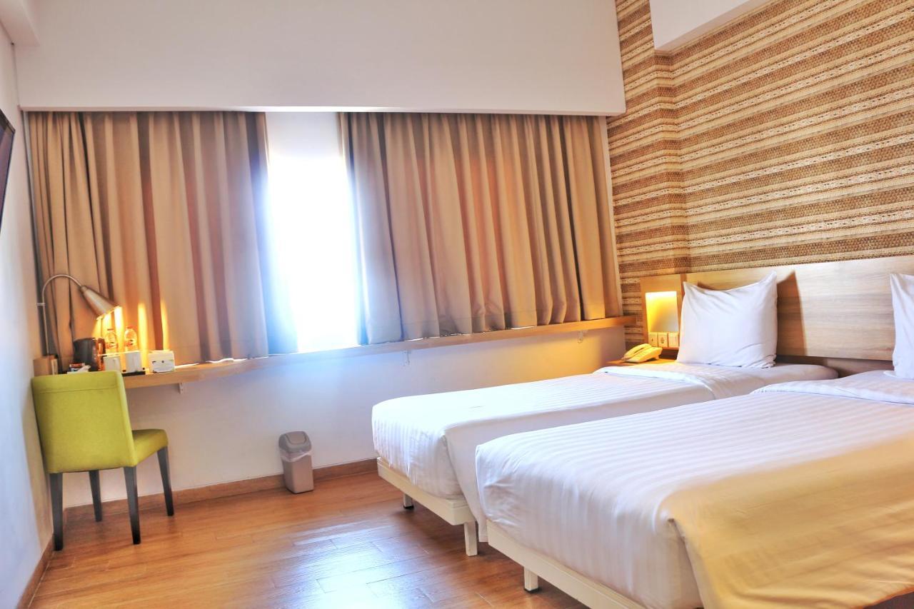 Whiz Prime Hotel Basuki Rahmat Маланг Экстерьер фото