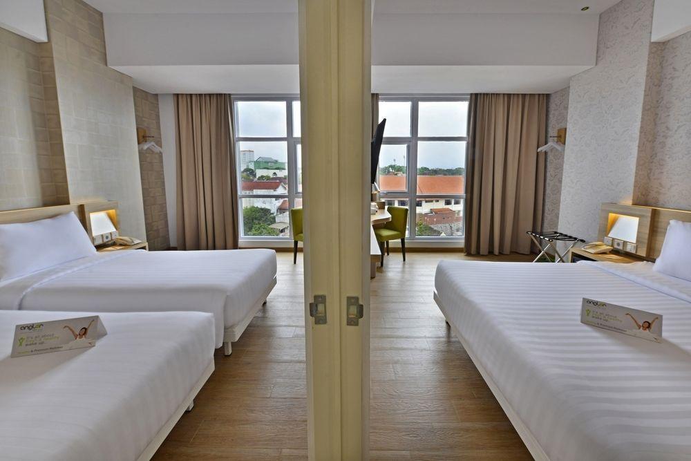 Whiz Prime Hotel Basuki Rahmat Маланг Экстерьер фото