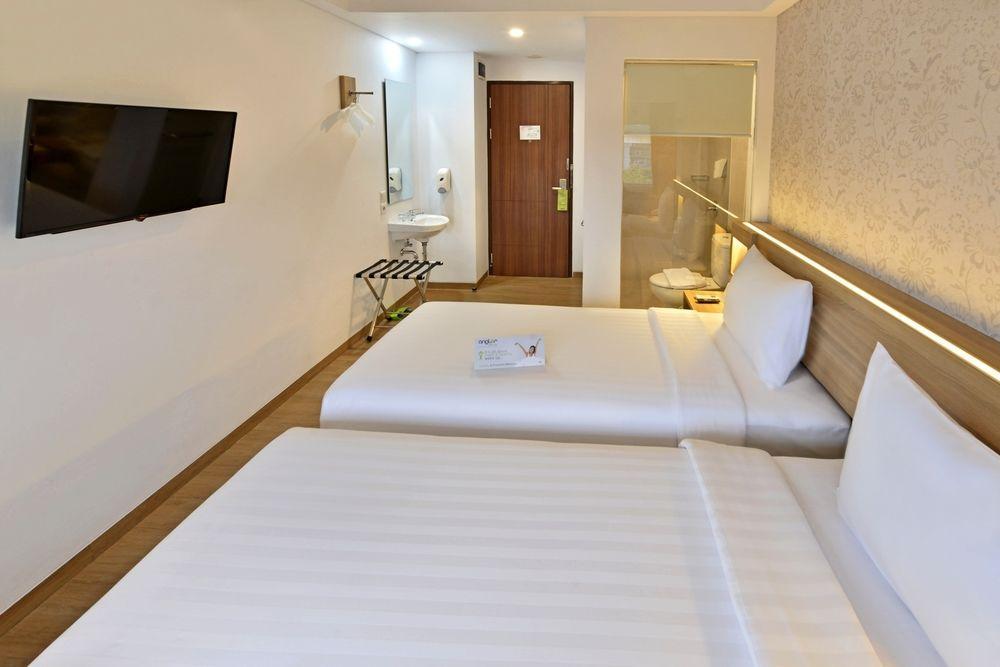 Whiz Prime Hotel Basuki Rahmat Маланг Экстерьер фото
