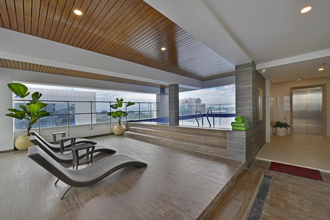 Whiz Prime Hotel Basuki Rahmat Маланг Экстерьер фото