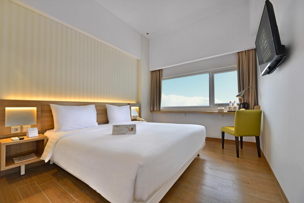 Whiz Prime Hotel Basuki Rahmat Маланг Экстерьер фото