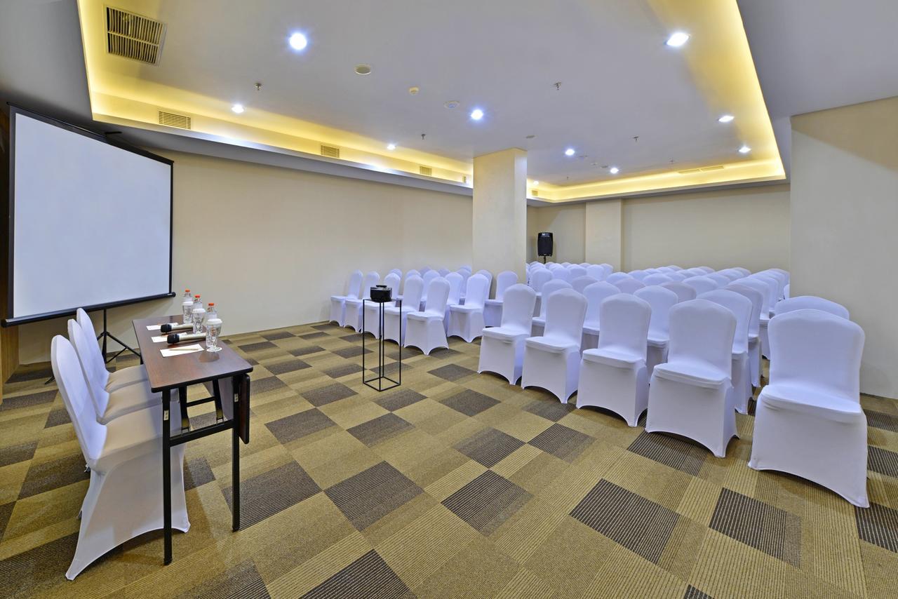 Whiz Prime Hotel Basuki Rahmat Маланг Экстерьер фото